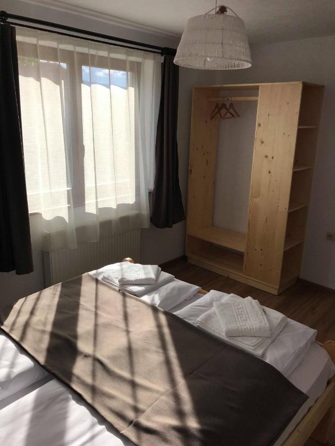 Bed and Breakfast Famives Vendeghaz Racul Zewnętrze zdjęcie