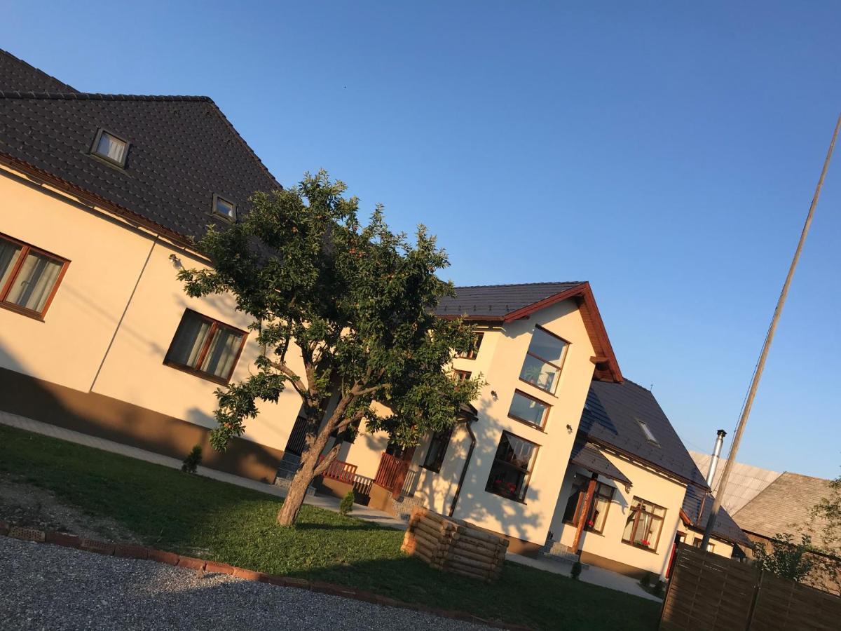 Bed and Breakfast Famives Vendeghaz Racul Zewnętrze zdjęcie