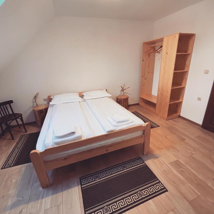 Bed and Breakfast Famives Vendeghaz Racul Zewnętrze zdjęcie