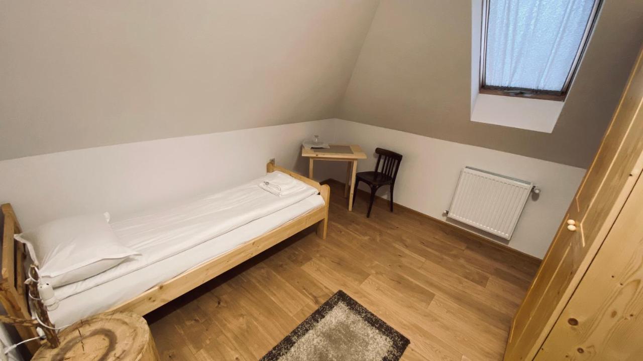 Bed and Breakfast Famives Vendeghaz Racul Zewnętrze zdjęcie