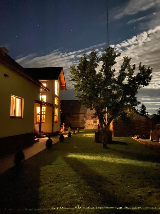 Bed and Breakfast Famives Vendeghaz Racul Zewnętrze zdjęcie