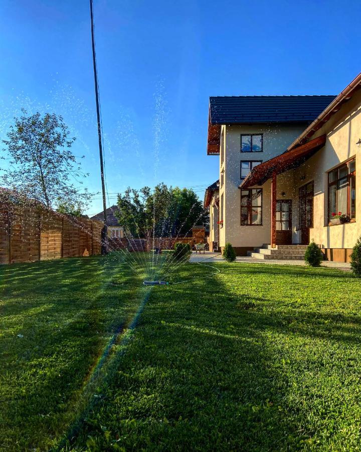 Bed and Breakfast Famives Vendeghaz Racul Zewnętrze zdjęcie