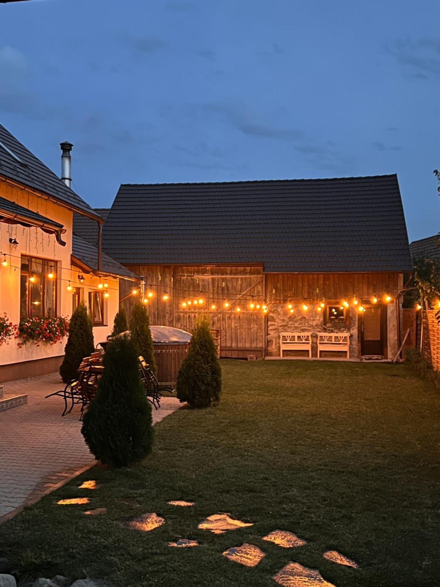 Bed and Breakfast Famives Vendeghaz Racul Zewnętrze zdjęcie