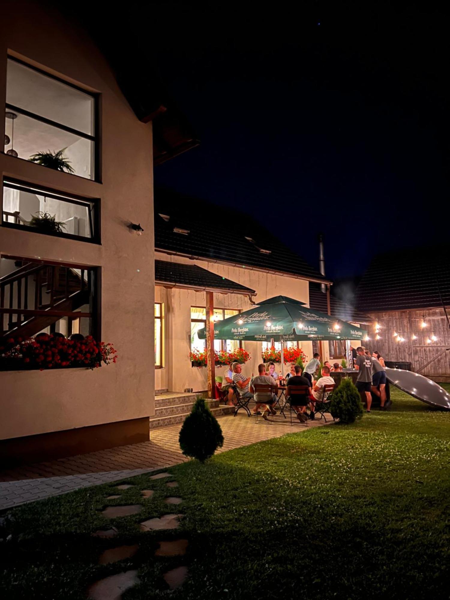 Bed and Breakfast Famives Vendeghaz Racul Zewnętrze zdjęcie