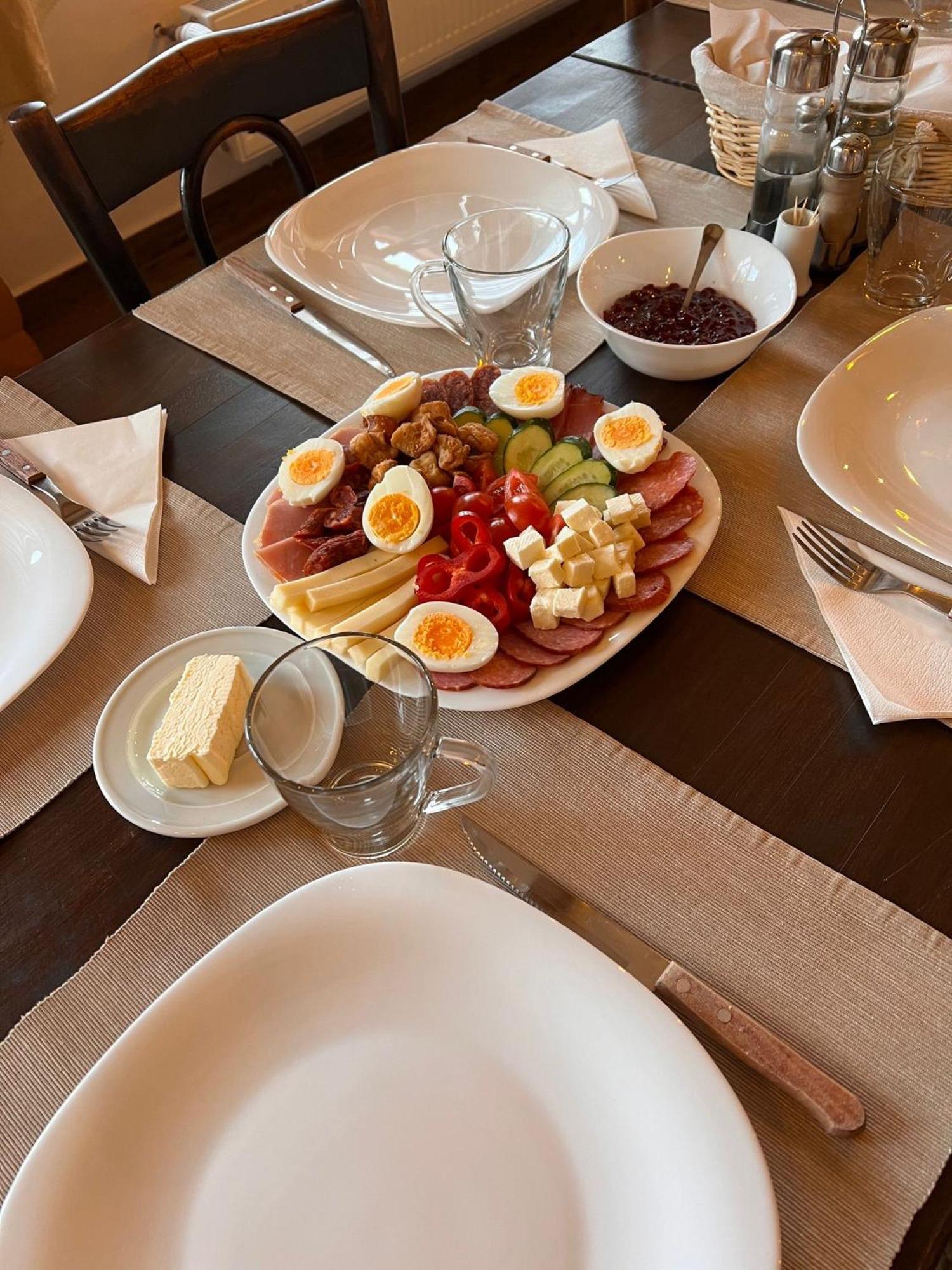 Bed and Breakfast Famives Vendeghaz Racul Zewnętrze zdjęcie
