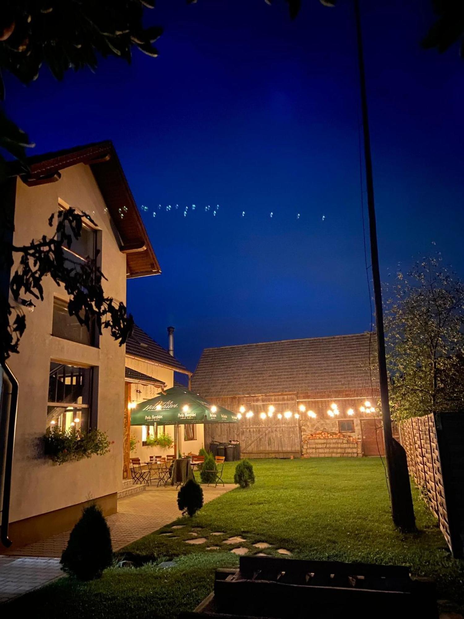 Bed and Breakfast Famives Vendeghaz Racul Zewnętrze zdjęcie
